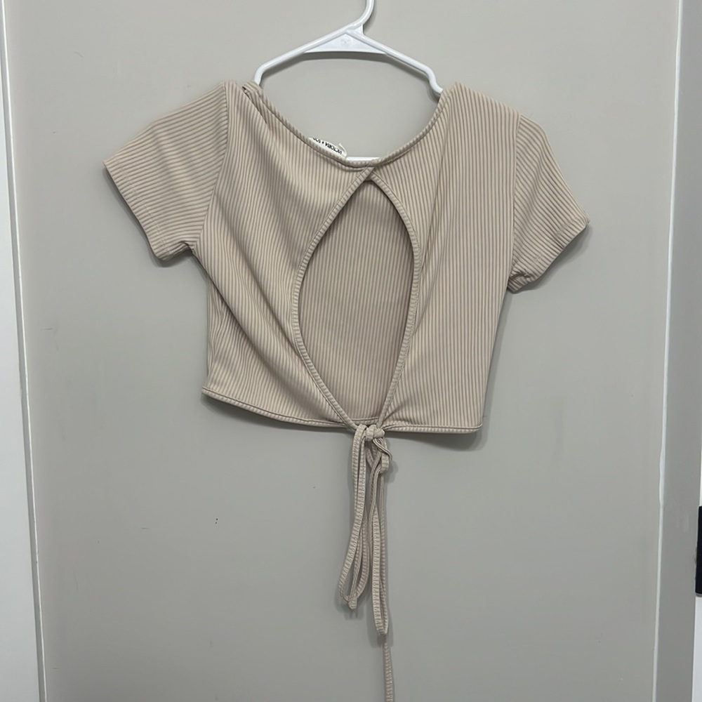 victoria + sophia cropped shirt with tie in back - Picture 2 of 3